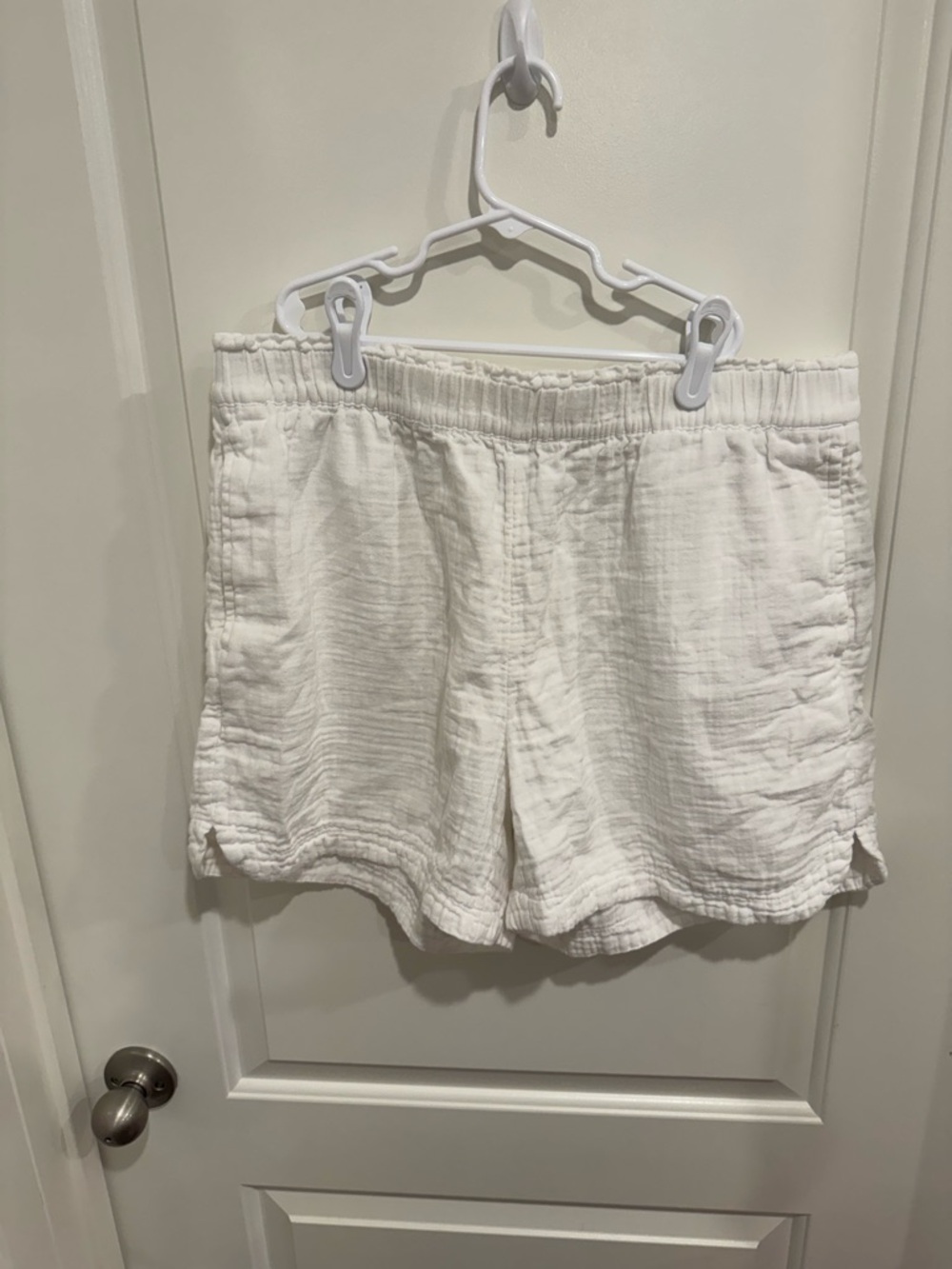Old Navy White Textured Pull-On Shorts